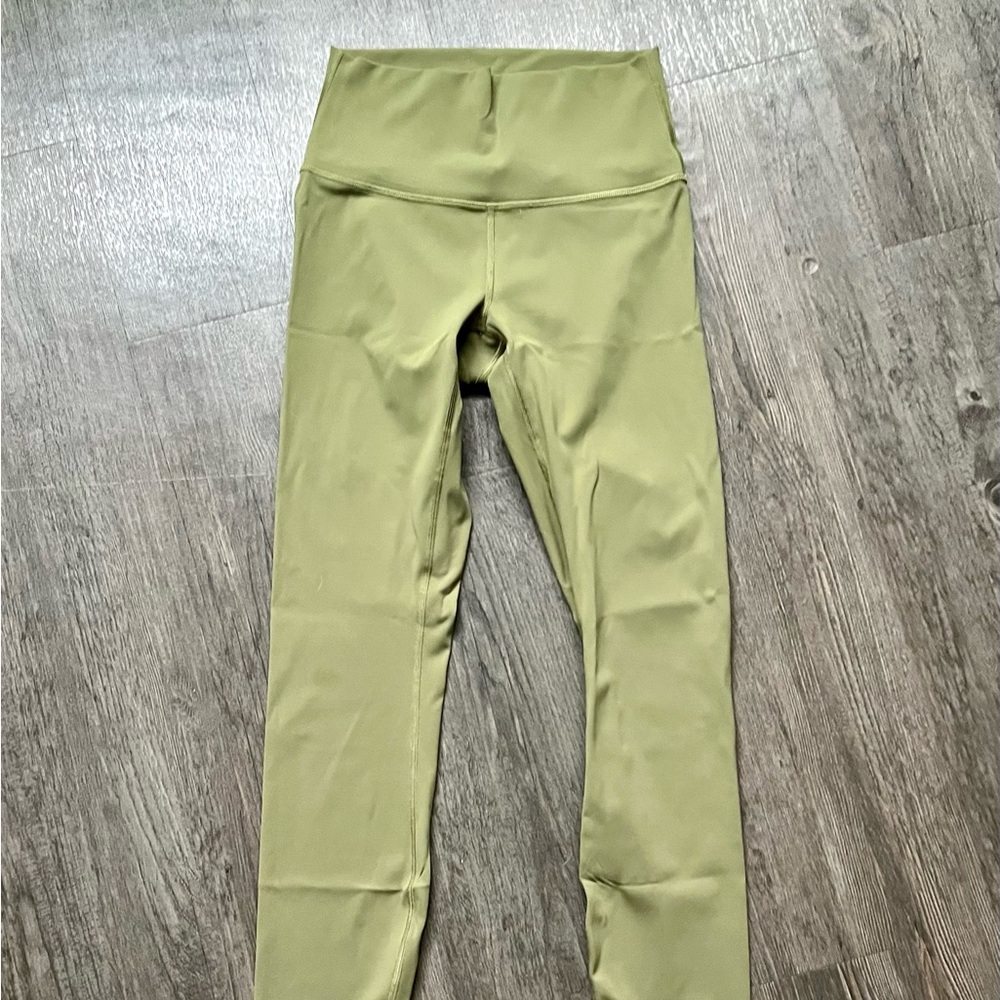 Lululemon NWOT Size 4